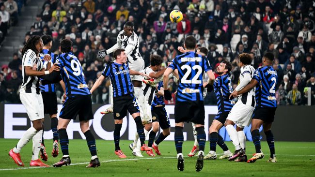 Juventus voittaa Derby d'Italian ja vaanii Serie A:n kolmen parhaan joukkoa käyden läpi vaikeita aikoja