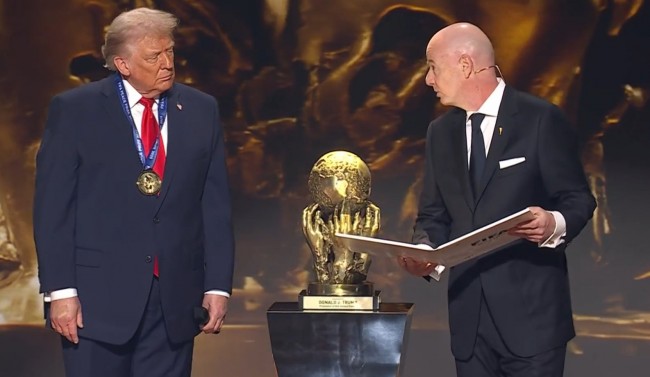 Donald Trump sai ensimmäisen FIFA:n rauhanpalkinnon