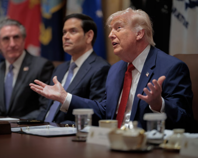Trump lykkää Iranille asetettua määräaikaa Hormuzin salmen avaamiseksi 10 päivällä