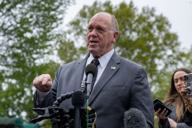 Trump lähettää "rajatsaari" Tom Homanin Minnesotaan jännitteiden lisääntyessä