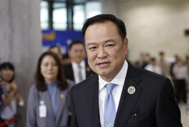 Thaimaan pääministeri Anutin tiukentaa otettaan vallasta ratkaisevan vaalivoiton jälkeen