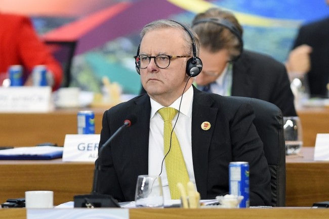 Australia on estänyt lähes 5 miljoonan teini-ikäisen sosiaalisen median tiliä uuden ikärajoituksen nojalla