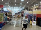 Ostajat selvisiv&auml;t vahingoittumattomina myrskyn aikana tapahtuneesta myym&auml;l&auml;n katon romahtamisesta