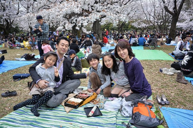 Japanin syntyvyys laskee historiallisen alhaiselle tasolle vuonna 2024