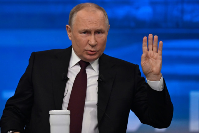 Putin ilmoitti ortodoksisen pääsiäisen ajaksi tulitauosta Ukrainassa