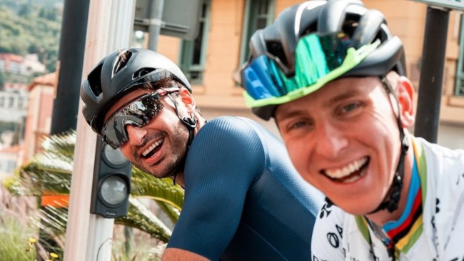 Carlos Sainz kertoo ystävyydestään Tadej Pogacarin kanssa: "Hän on erittäin nöyrä ja maanläheinen kaveri"