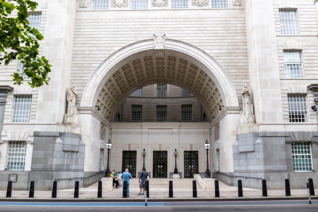 Kiina kalastelee vakoojia LinkedInissä, MI5 varoittaa