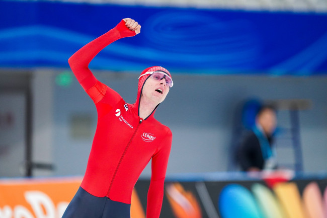 Norjan Sander Eitrem rikkoo uuden olympiaennätyksen ja ottaa ensimmäisen kultamitalinsa olympialaisissa