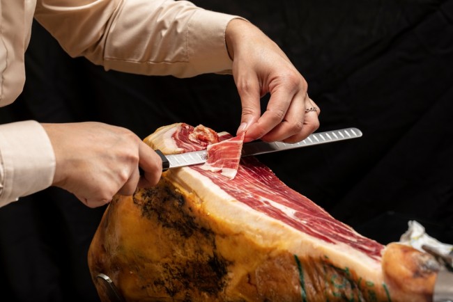 Espanja lähettää sotilaita hillitsemään sikaruttoa