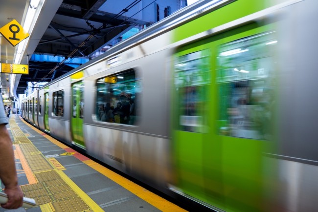 Sähkökatko pysäyttää Tokion lähijunaliikenteen