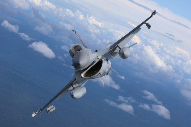 Turkki lähettää F-16-hävittäjiä ja ilmapuolustusta Pohjois-Kyprokselle