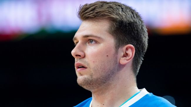 Luka Doncic voi jäädä kokonaan pois pudotuspeleistä, jos Lakers häviää Thunderille