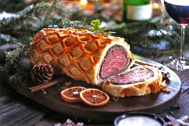 Onko tämä supermarketin kallein beef wellington? M&S saa kritiikkiä 195 punnan jouluateriasta