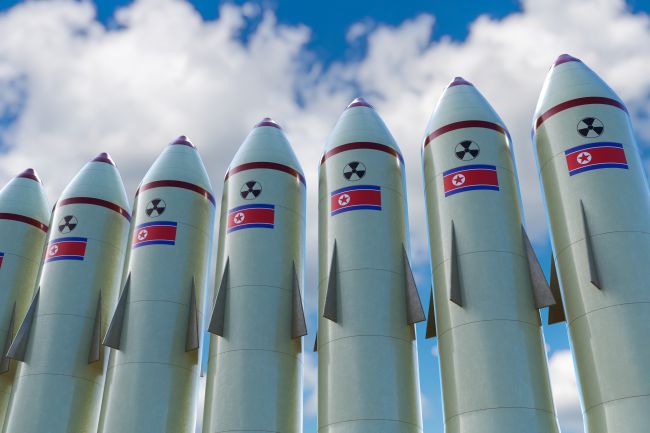 Pohjois-Korea ampuu ballistisia ohjuksia Yhdysvaltojen ja Etelä-Korean harjoitusten jälkeen