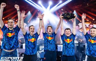 Team Redline puolustaa Esports World Cupin titteliä ottamalla haltuunsa 2025 pokaalia