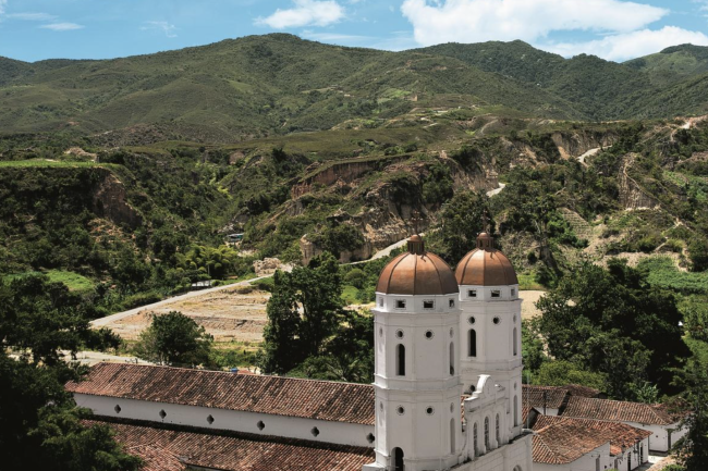 Kolumbiassa lento-onnettomuudessa kuoli 15 ihmistä, heidän joukossaan poliittinen ehdokas