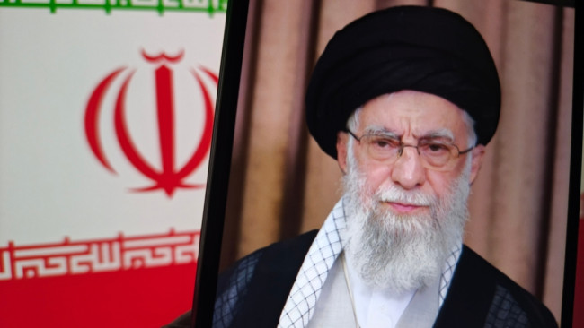Iranin edesmenneen ylimmän johtajan Ali Khamenein hautajaiset alkavat tänään ja kestävät kokonaisen viikon