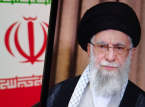 Tuhannet ihmiset marssivat Teheranissa Ali Khamenein hautajaisissa ja vaativat kostoa Yhdysvaltoja ja Israelia vastaan