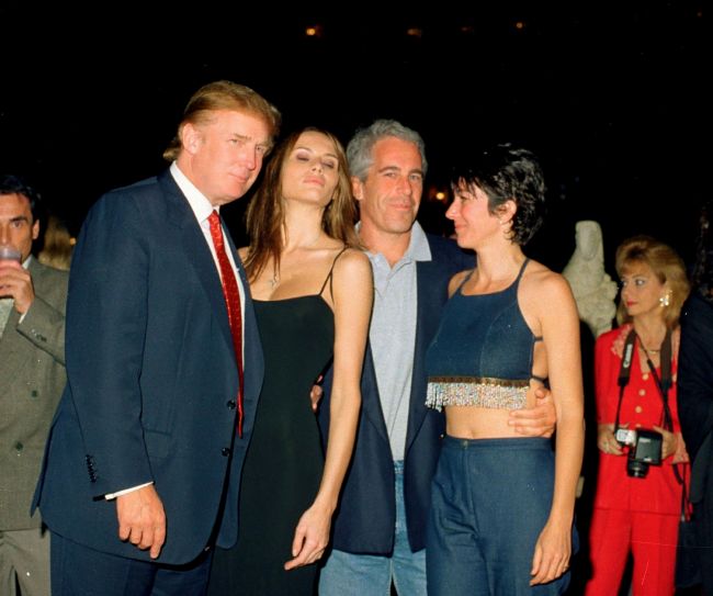 Donald Trumpin nimi esiintyy Jeffrey Epsteinin lentolokeissa