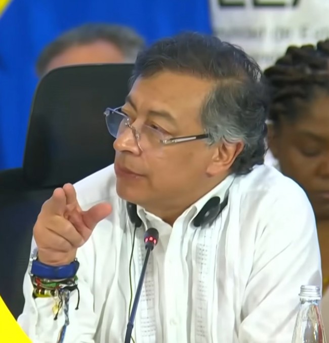 Kolumbian Petro varoittaa "tarttuvansa taas aseisiin", jos Trump hyökkää