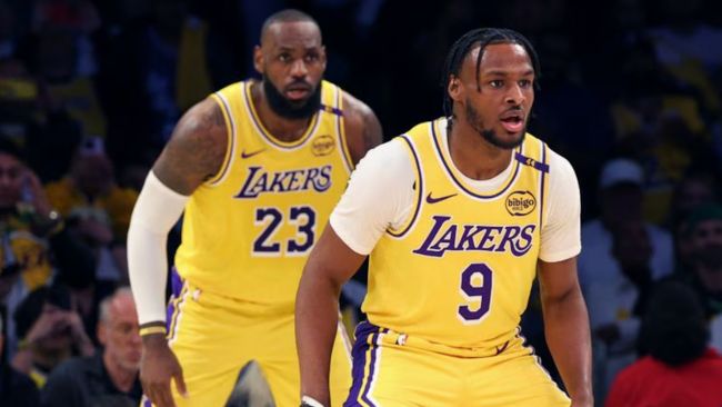 Bronny ja LeBron James, isä ja poika, tekevät NBA-historiaa
