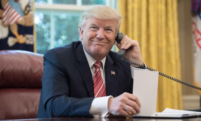 Trump paljastaa puhuneensa Putinin kanssa puhelimitse: "Hän haluaa nähdä ihmisten lopettavan kuolemisen"