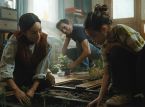 Greta Lee ja Wagner Moura ovat loukussa kotonaan Netflixin elokuvassa The Last House