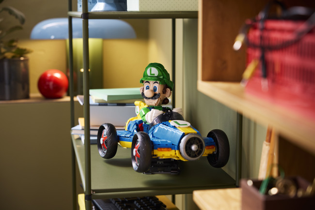 Luigi saa Lego Mario Kart -käsittelyn Mach 8 -sarjalla