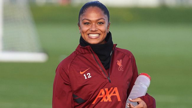 Liverpool tuomitsee seksuaalisesti sopimattomat kommentit varakapteeni Taylor Hindsiin FA Cupin voiton aikana
