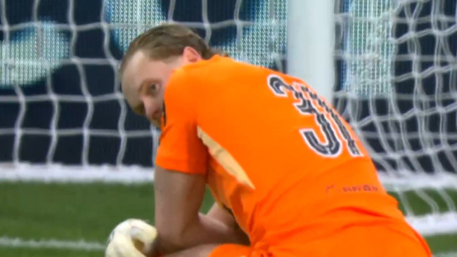 Tottenhamin maalivahti Kinský vaihdettiin Igor Tudorin tilalle 15 minuutin ja kahden virheen jälkeen ottelussa Atletia vastaan