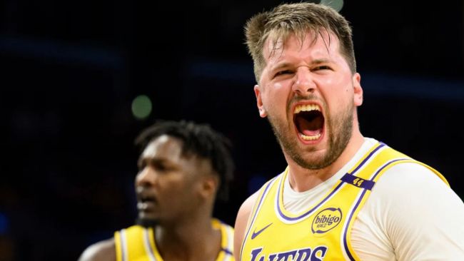 Luka Doncic johdattaa Lakersin voittoon toisensa jälkeen ja tekee samalla historiaa