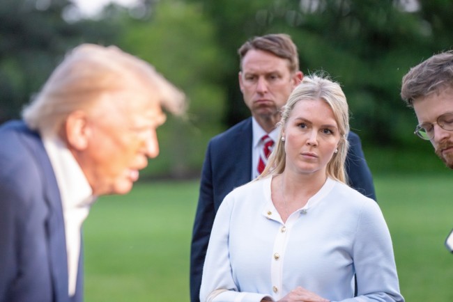 Trump sanoo, että sotilaallinen voima on "aina vaihtoehto" Grönlannin hankkimiseksi