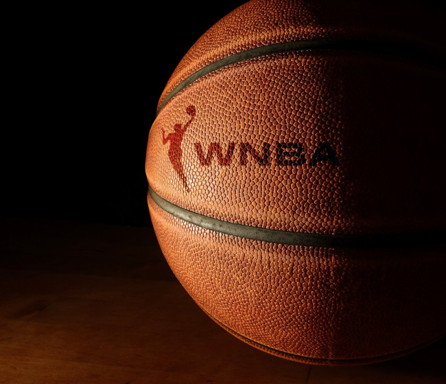 WNBA:n kaikkien aikojen levypallopörssin johtava ja toiseksi johtava pistemies Tina Charles jää eläkkeelle 37-vuotiaana