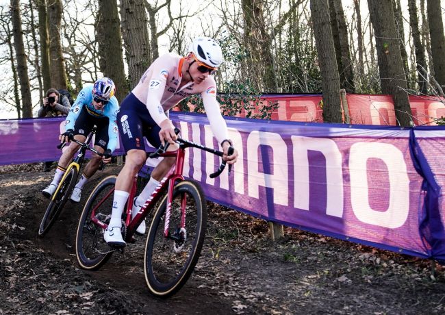 Mathieu van der Poel saattaa kaikki cyclocross-kollegansa häpeään cyclocrossin MM-kisoissa