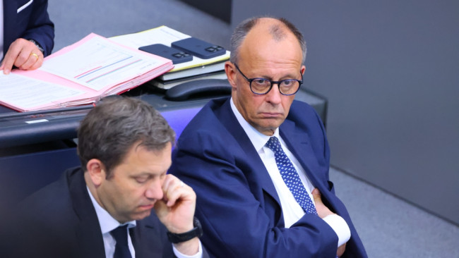 Saksa ajaa kaksinopeuksista EU-suunnitelmaa puolustusintegraation nopeuttamiseksi: tarkoitus ja mukana olevat maat