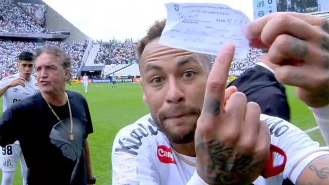 Neymar joutuu erotuomarivirheen takia vaihtoon, kun Santos kärsii jälleen tylyn tappion