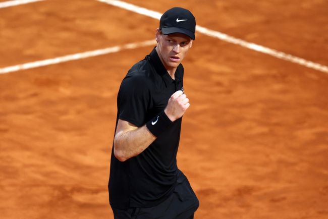 Jannik Sinner rikkoo Novak Djokovicin ennätyksen 32 perättäisellä voitolla Masters 1 000:ssa