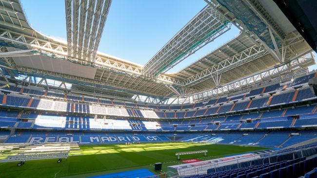 UEFA sakottaa Real Madridia ja määrää Bernabéu-stadionin osittaisen sulkemisen "rasistisen ja/tai syrjivän käytöksen vuoksi"