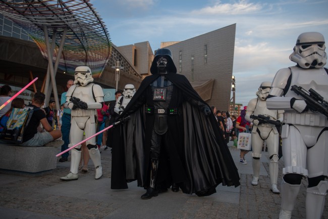 Raportti: Comic-Con Malagan on lähdettävä tapahtumapaikalta ja levittäydyttävä kaupunkiin