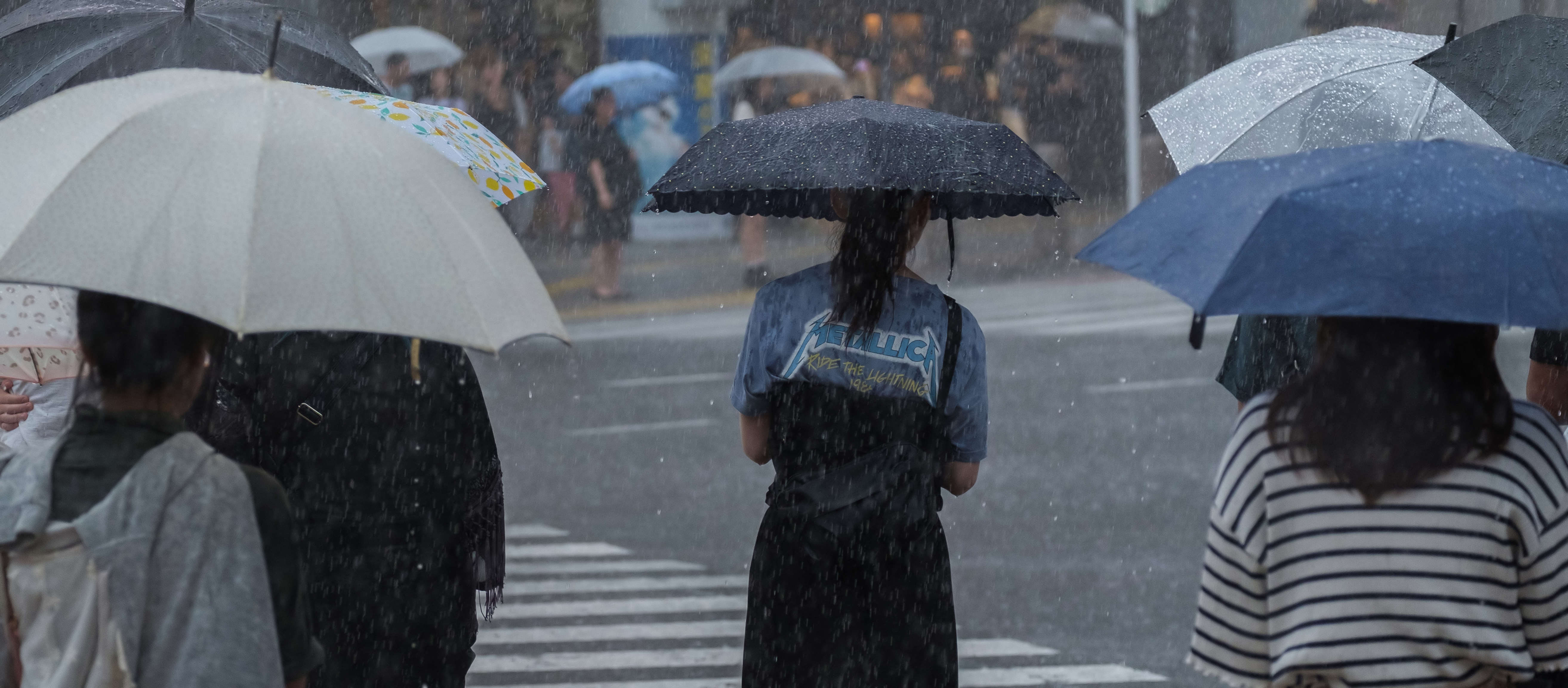 Japanin viranomaiset antavat varoituksen ennen taifuuni Bavin rantautumista