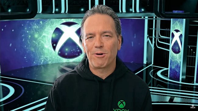 Phil Spencer kehuu Valven äskettäin julkistamaa Steam Machine -konetta