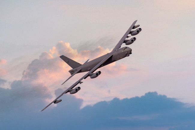 B-52-pommikone syöksyi maahan Kaliforniassa, kahdeksan kuoli