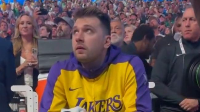 Luka Dončić itkee palatessaan Dallasiin, mutta tekee myöhemmin kauden ennätyksen entistä seuraa vastaan