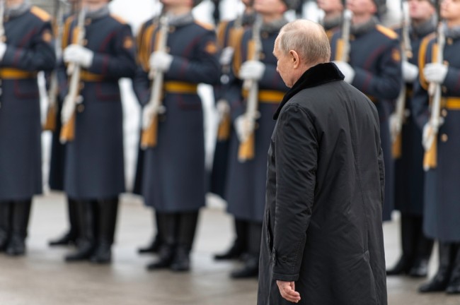 Putin varoittaa, että länsimaiden joukot Ukrainassa voivat olla "tuhon kohteita"