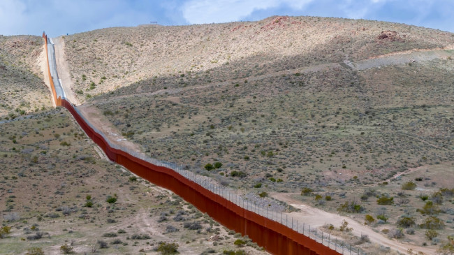 Yhdysvallat hyväksyy drone-laserjärjestelmän Meksikon rajan läheisyydessä