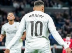 Kylian Mbapp&eacute; osoittaa kunnioitusta Cristiano Ronaldolle, kun h&auml;n tasoittaa Real Madridin maalienn&auml;tyst&auml;