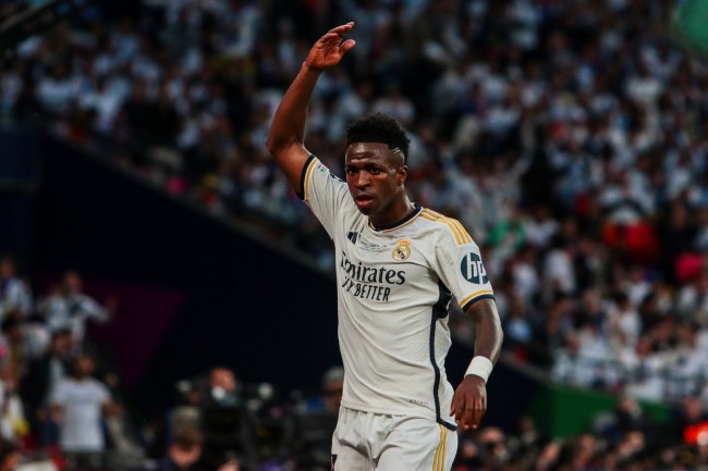 Real Madridin fanit viheltävät pelaajille Bernabéulla, jotkut vaativat Florentino Pérezin eroa