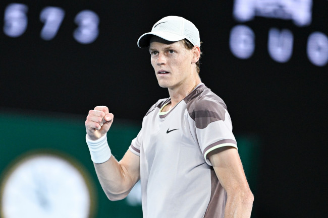 Jannik Sinner selviytyy intensiivisestä kaksintaistelusta João Fonsecan kanssa, ja Alcarazin marssi on tänään vuorossa