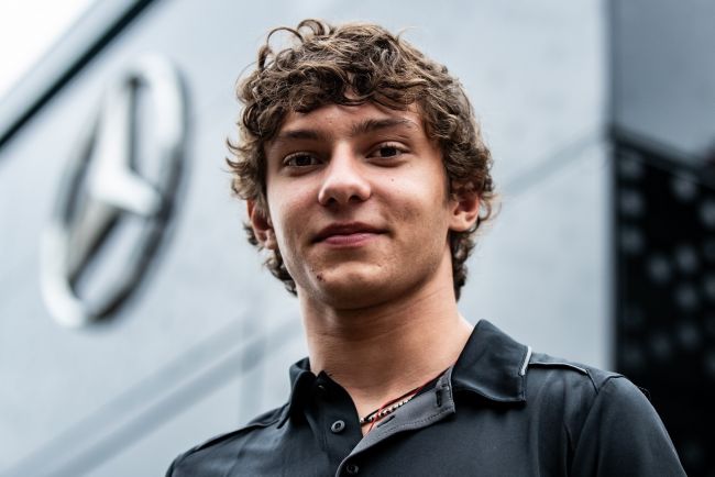 Andrea Kimi Antonellista tuli Formula 1 -historian nuorin paalupaikalle ajanut Russellin "avustuksella"
