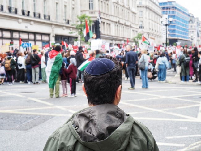 Yhdysvallat harkitsee turvapaikan tarjoamista Britannian juutalaisille